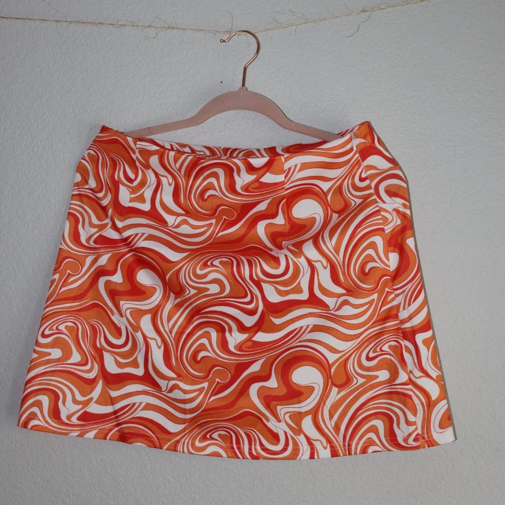 SWIRL DESIGN SKIRT